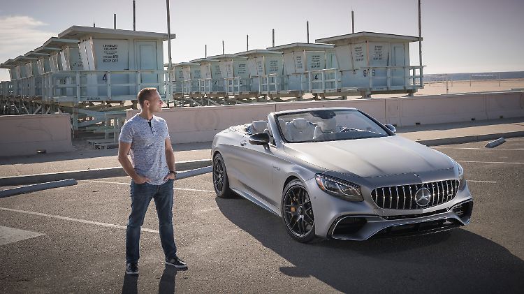 Am Strand von Malibu können sich Autor und Auto schon mal ins Verhältnis setzen. Wobei der AMG klar der Gewinner ist.