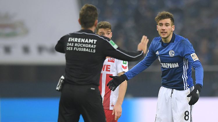 Schiedsrichter Tobias Stieler verzichtete bei Leon Goretzka auf einen Platzverweis wegen Tätlichkeit.