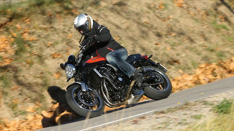 Kawasaki schwimmt auf der Retro-Welle und bringt mit der Z900RS die legendäre Z1 von 1972 zurück.