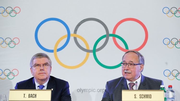 IOC-Präsident Thomas Bach und Samuel Schmid verkündeten das Strafmaß im russischen Dopingskandal.