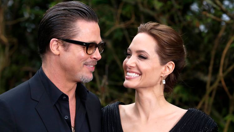 "Ich dachte, das wäre ein guter Weg für uns miteinander zu kommunizieren", sagt Schauspielerin Angelina Jolie über ihren gemeinsamen Film "By the Sea" mit ihrem damaligen Ehemann Brad Pitt.