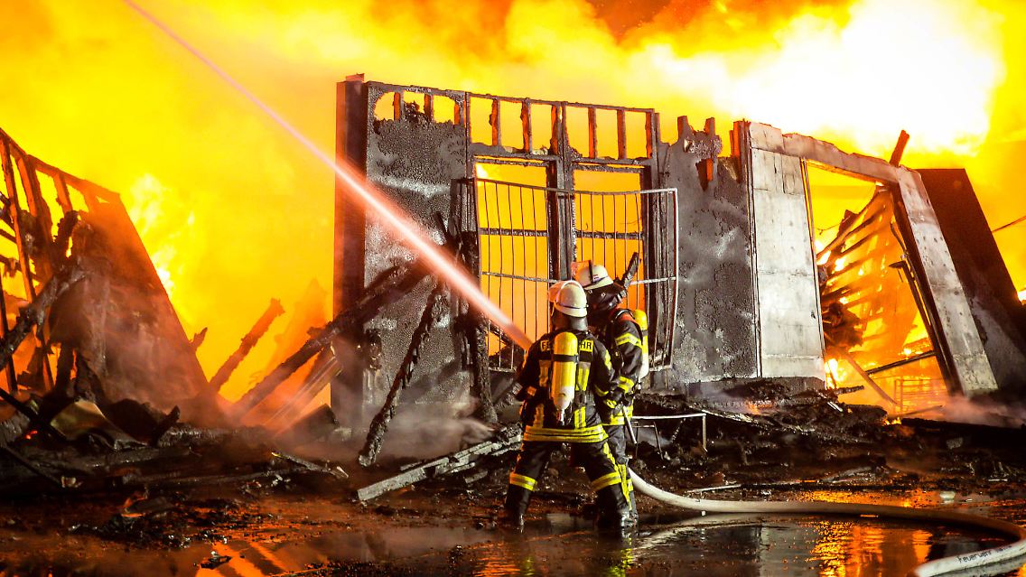 Die Feuerwehr in Mainz benötigte mehrere Stunden, um den Brand unter Kontrolle zu bringen.
