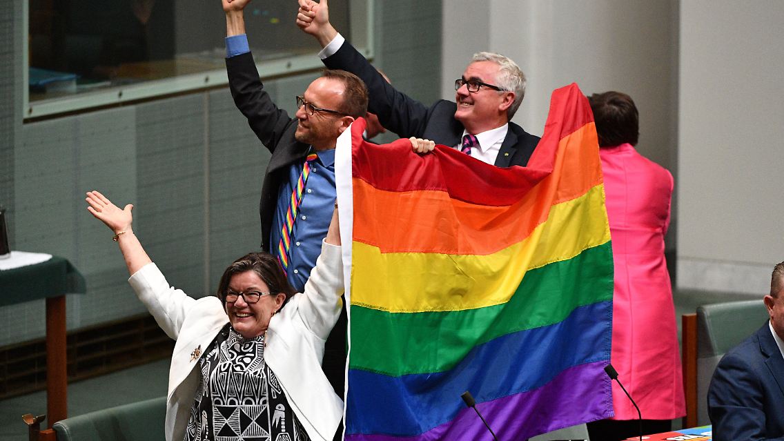 Jubel im australischen Unterhaus: nur eine Unterschrift trennt "Down Under" von der Homo-Ehe.