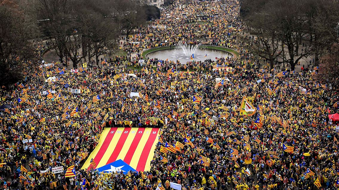 Viel los in Brüssel: Rund 45.000 Katalanen demonstrieren für die Unabhängigkeit.