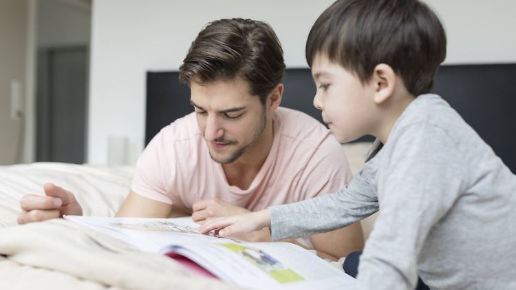 Wer es als Kind nicht lernt, hat es auch später schwerer: In Deutschland leben 7,5 Millionen Erwachsene, die nicht richtig lesen und schreiben können. 