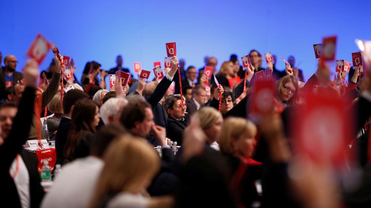 Die große Mehrheit der SPD-Mitglieder spricht sich für Gerspräche mit der Union aus.