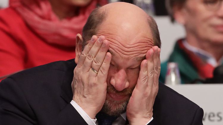 Er hat es in diesen Tagen nicht leicht - auch wenn er wiedergewählt worden ist: SPD-Chef Martin Schulz.