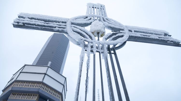 Der Gipfel des Großen Feldberg im Taunus am 7. Dezember: eine Schnee- und Eislandschaft.