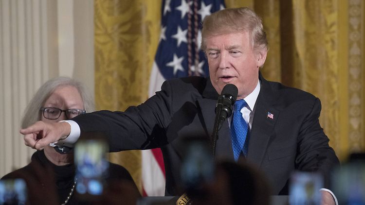 Demenz, ein künstliches Gebiss und narzisstische Persönlichkeitsstörung - es gibt viele Spekulationen über Trumps Gesundheitsstatus.