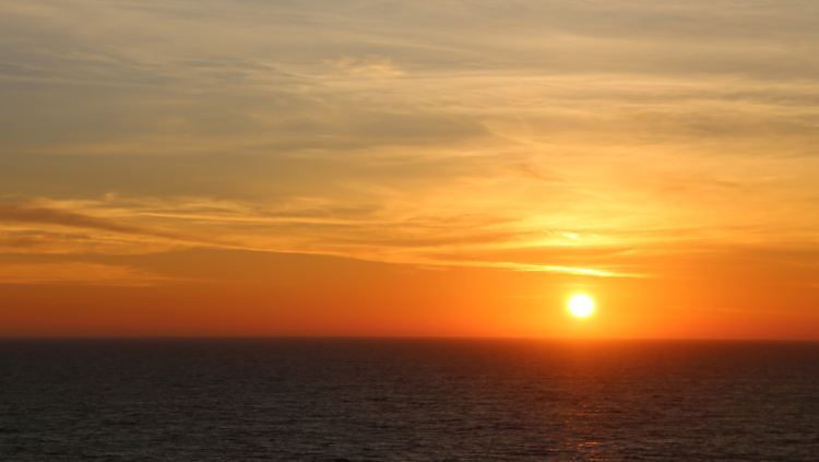Auch das ist Kreuzfahrt: traumhafte Sonnenuntergänge über dem Mittelmeer und viele schöne Eindrücke aus den besuchten Städten.