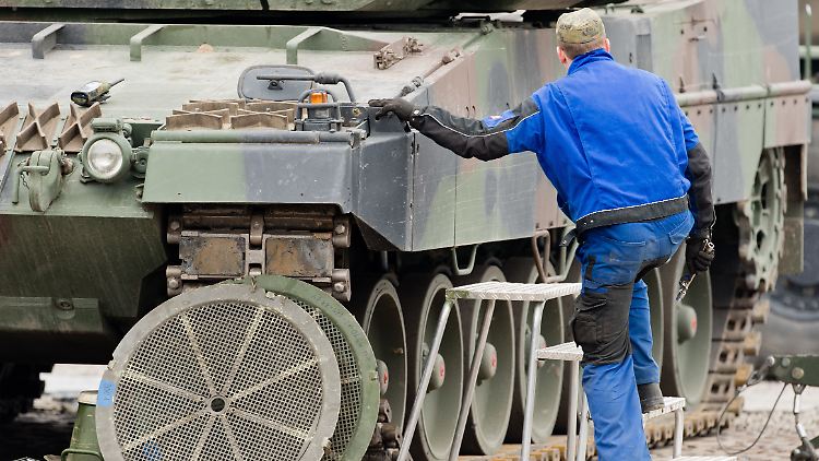 Von 244 Leopard-2-Panzern sind nur 95 einsatzbereit.