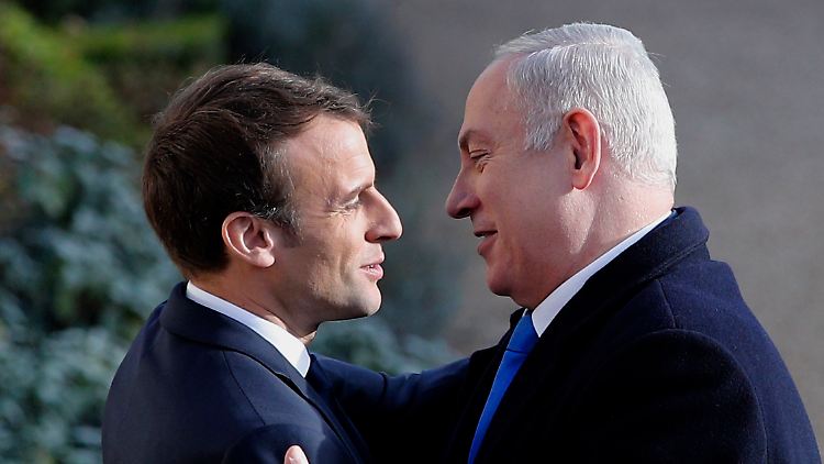 Freundliche Begrüßung, aber deutliche Worte: Macron (l.) empfängt Netanjahu.