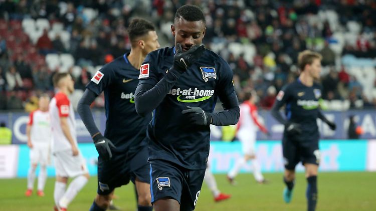 Salomon Kalou erzielte kurz vor Schluss den schmeichelhaften Ausgleich für die Hertha in Augsburg.