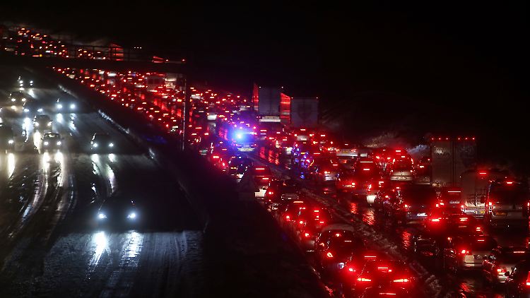 A2 bei Bielefeld am Sonntagabend