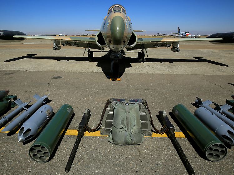 "Lowtech" für Schwellenländer: Lockheed Martin liefert neben der F-35 auch ältere Modelle wie etwa die T-33.