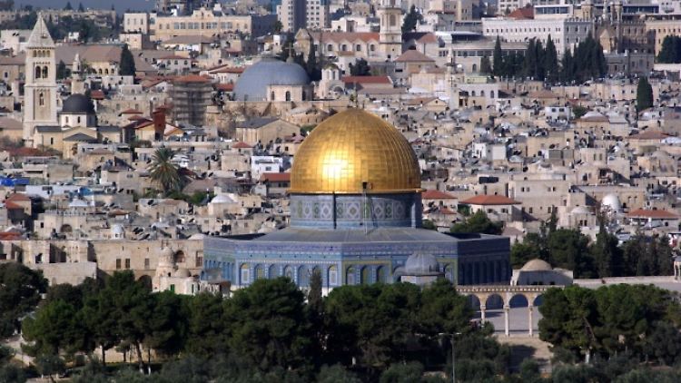 Blick über den Tempelberg auf die Altstadt: Jerusalem - Mittelpunkt dreier Weltreligionen.