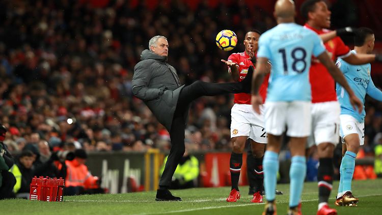 Manchester Uniteds Trainer Mourinho fühlt sich nach der Niederlage offenbar respektlos behandelt.
