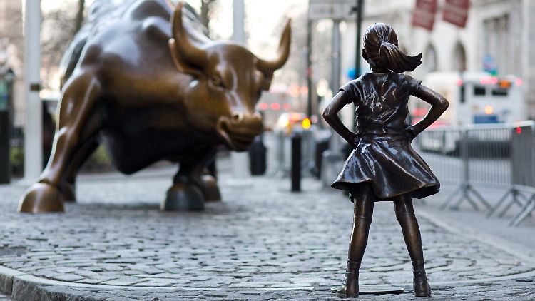 Das furchtlose Mädchen und der Bulle. Anleger allerdings sollten die Gefahren an der Wall Street im Blick behalten. 