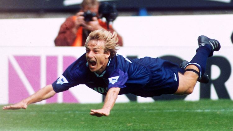 Schwalben-Jubel gegen den Ruf als Schwalbenkönig: Jürgen Klinsmann im August 1994.
