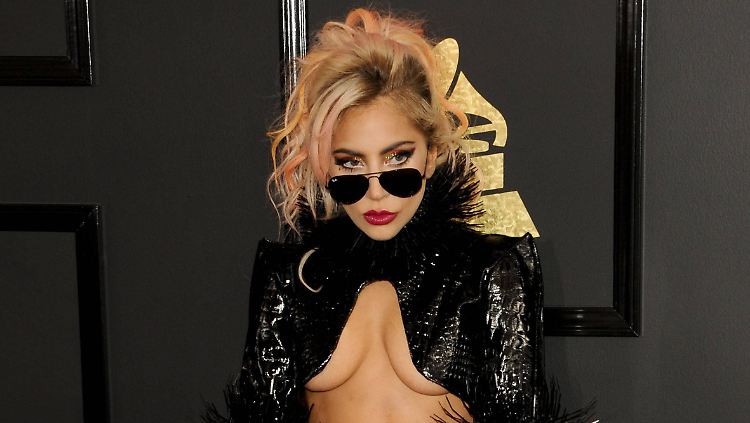 Ja, sie weiß schon, wie man die Blicke auf sich zieht: Lady Gaga.