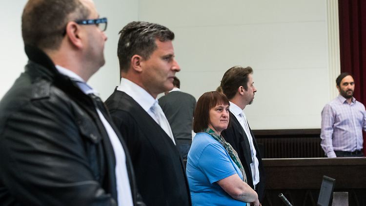 Angelika W. und ihr Ex-Mann stehen wegen tödlicher Misshandlung vor Gericht.