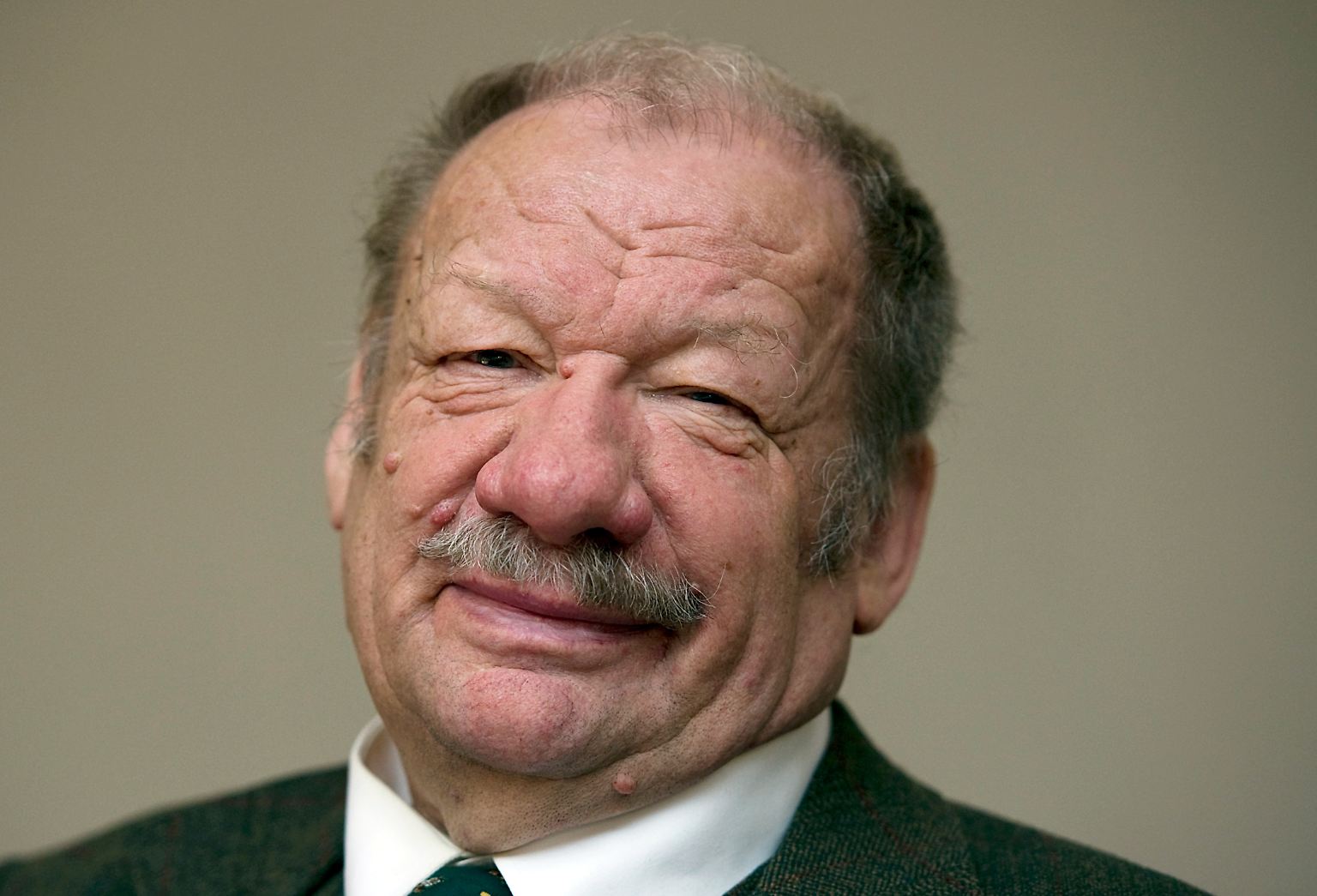 Wer der neue "Bachelor" werden soll, wissen wir schon seit ein paar Wochen. Nein, erstaunlicherweise doch nicht er hier. Aber Schauspieler Wolfgang Völz ...