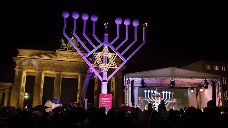 Der Chanukka-Leuchter am Brandenburger Tor.