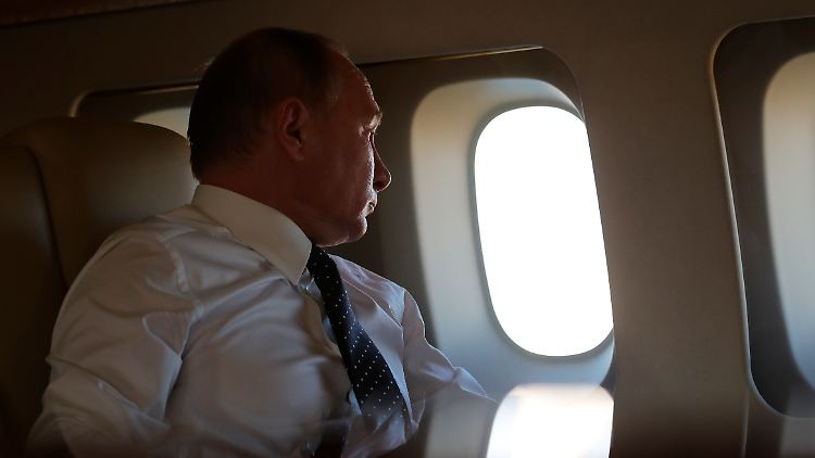 Wladimir Putin beim Anflug auf Syrien.