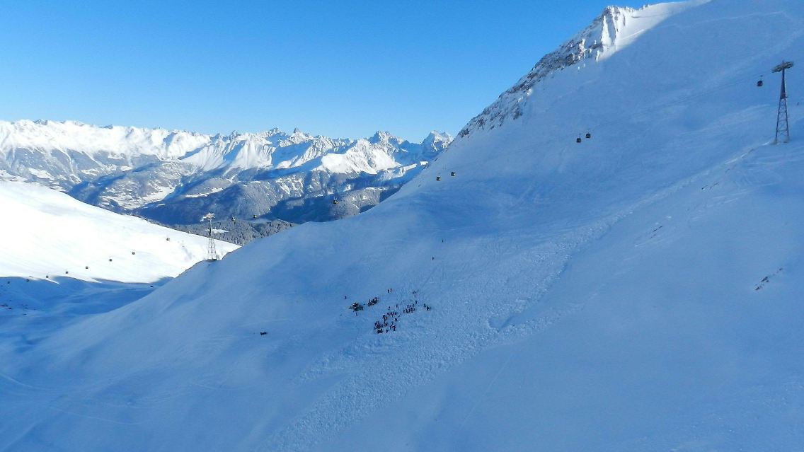 Der Skifahrer war offenbar abseits der Piste unterwegs.