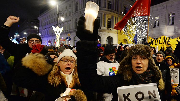 Der singende Protest in Warschau. 