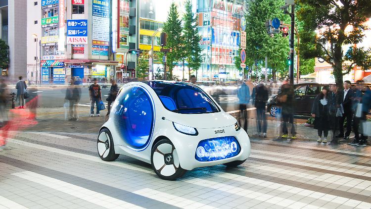 In Japan probiert sich der Smart Vision EQ in seiner Funktion als Robotaxi.
