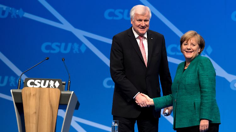 Merkel und Seehofer rufen Union auf dem Parteitag der CSU zur Geschlossenheit auf.