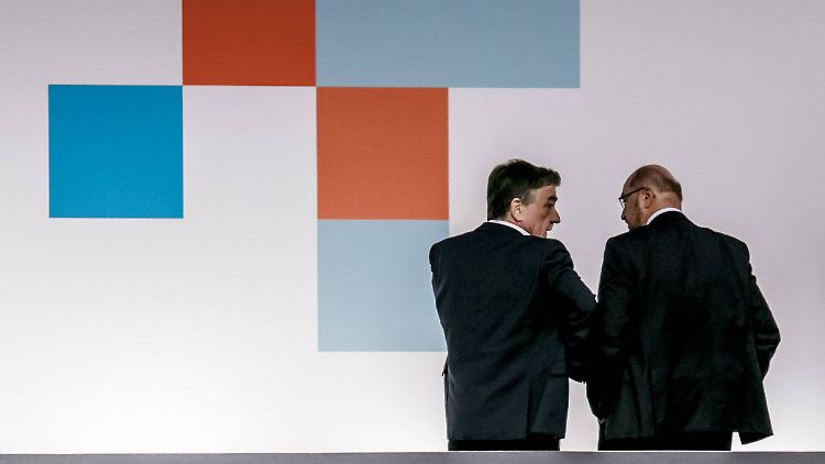 Groschek (l.) und Schulz beim SPD-Parteitag am 7. Dezember.