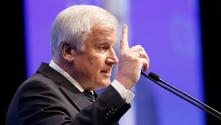 Horst Seehofer gibt sich versöhnlich beim CSU-Parteitag.