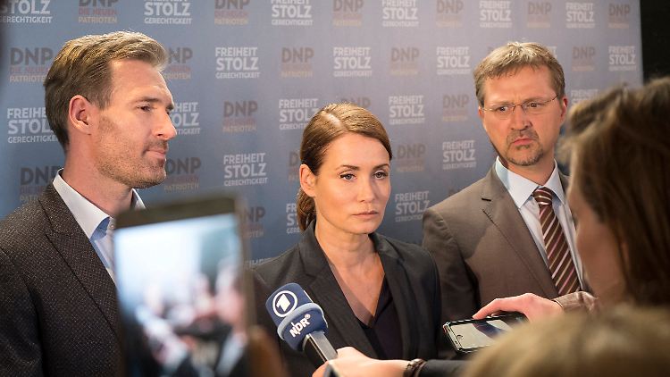 Nina Schramm (Anja Kling) und ihre Parteifreunde spielen mit den Ängsten der Menschen.