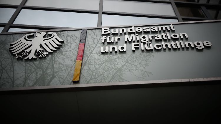 Aufgrund des nachlassenden Flüchtlingsstroms baut das zuständige Bamf bereits Stellen ab.