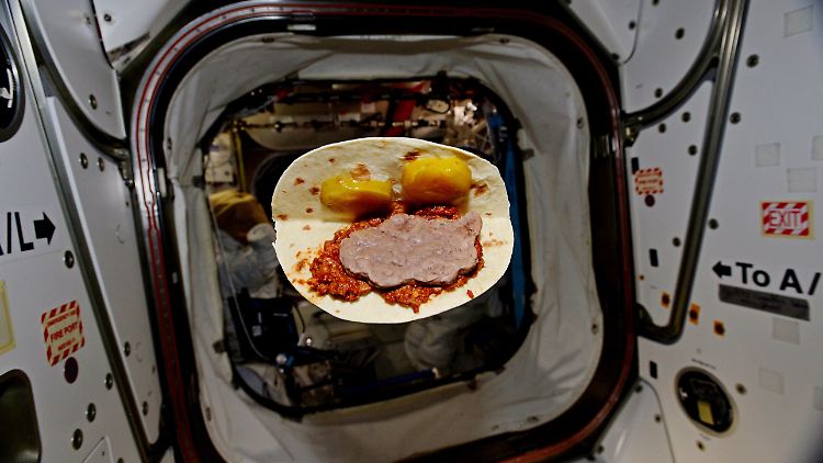 Über das Festmenü ist noch nichts bekannt. Dieses "Sandwich" flog am 22. November 2017 durch die Raumstation.