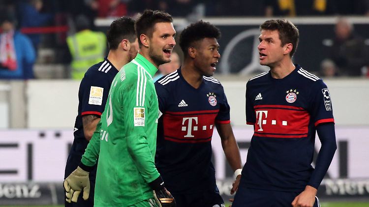 Sie wissen, was sie an ihm haben: Sven Ulreich mit den Kollegen David Alaba und Thomas Müller.