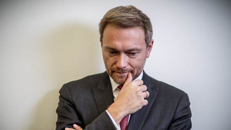 FDP-Chef Lindner wollte mit dem Abbruch der Sondierungen Standhaftigkeit beweisen. Vorerst fällt ihm diese Entscheidung auf die Füße.
