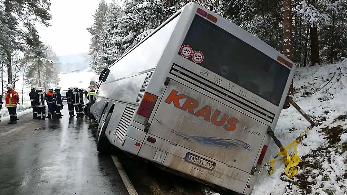 SchulbusimSchnee.jpg