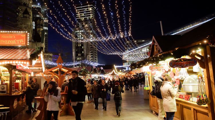 Der Weihnachtsmarkt an der Gedächtniskirche knapp ein Jahr nach dem Terroranschlag.