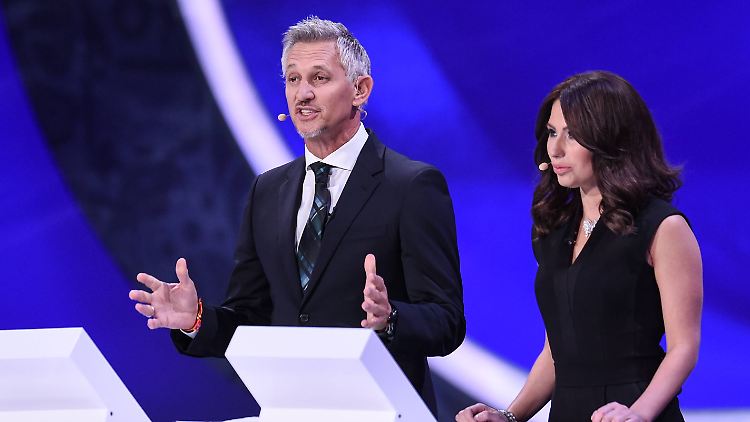 Bei der WM-Auslosung behielt Gary Lineker seine Kleidung an.
