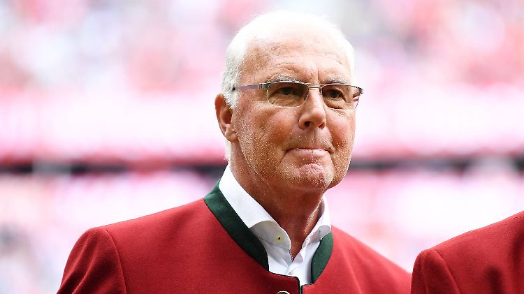 Die WM-Affäre verfolgt Beckenbauer noch immer - der Kaiser schweigt beharrlich.