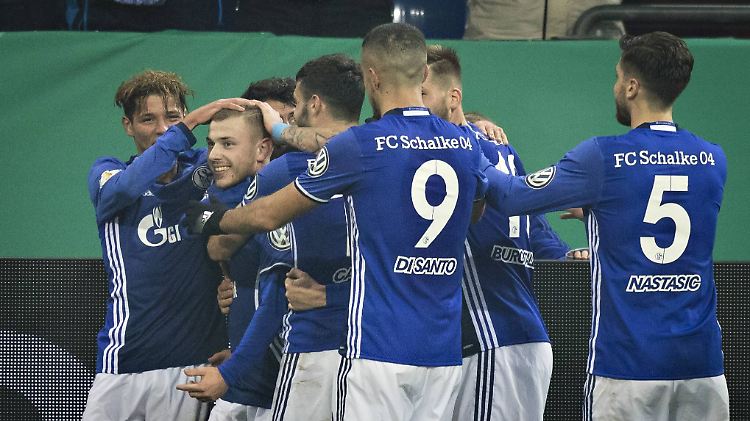 Königsblaue Freude: Schalke steht im Viertelfinale des DFB-Pokals.