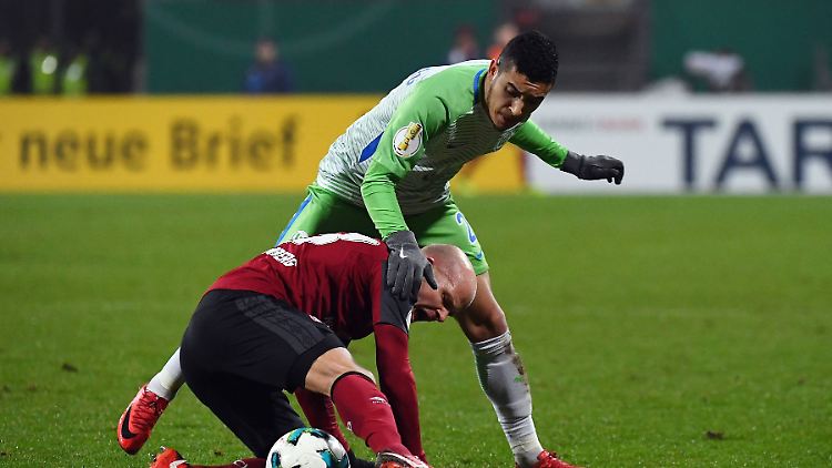Es dauert, aber dann ringt Wolfsburg Nürnberg nieder.