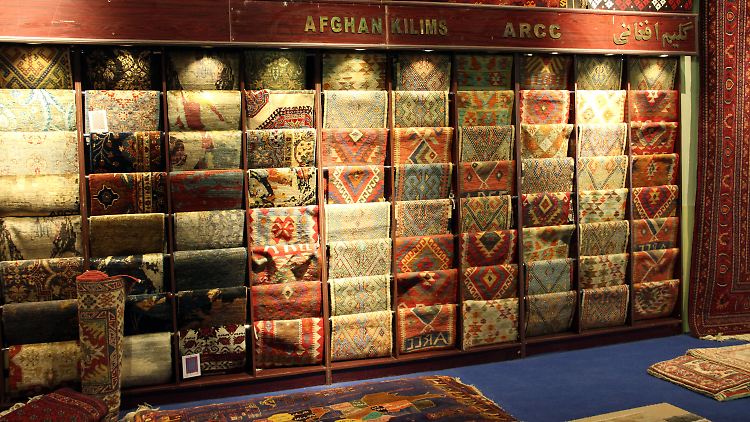 Das ARCC wird das erste große Knüpfzentrum in Kabul. Bisher arbeiten die Weber von zuhause. 