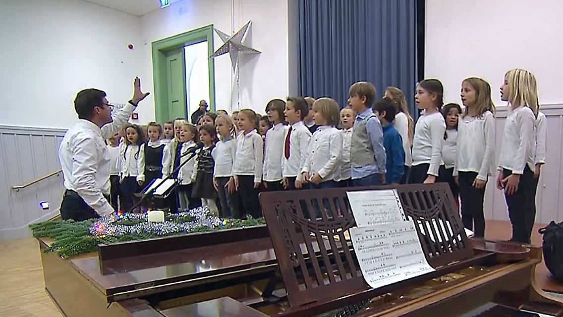 SchuleWeihnachtsfeier.jpg