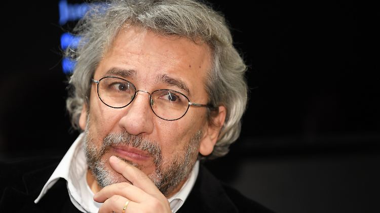 Dündar ist einer der schärfsten Kritiker Erdogans.