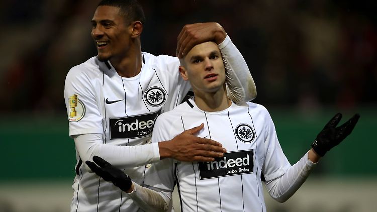 Haller erköst mit seinem 2:1 den Vorjahres-Pokalfinalisten Eintracht Frankfurt.