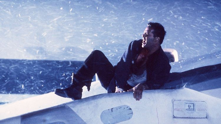 Weihnachtsfilme mit ordentlich Action? Gibt es. Zum Beispiel "Stirb langsam" mit Bruce Willis.